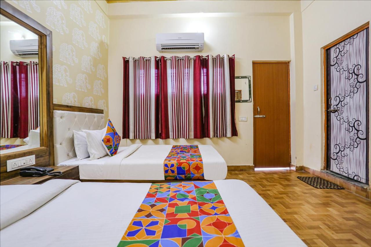 Fabhotel Shivam Palace Varanasi Exterior foto